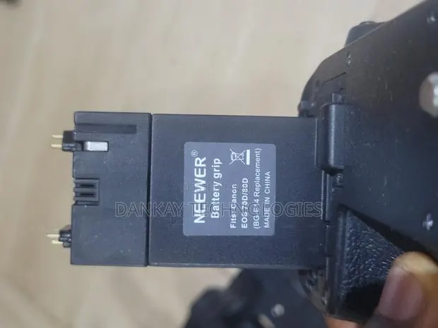 Battery Grip For Dslr Cameras · Photo 1