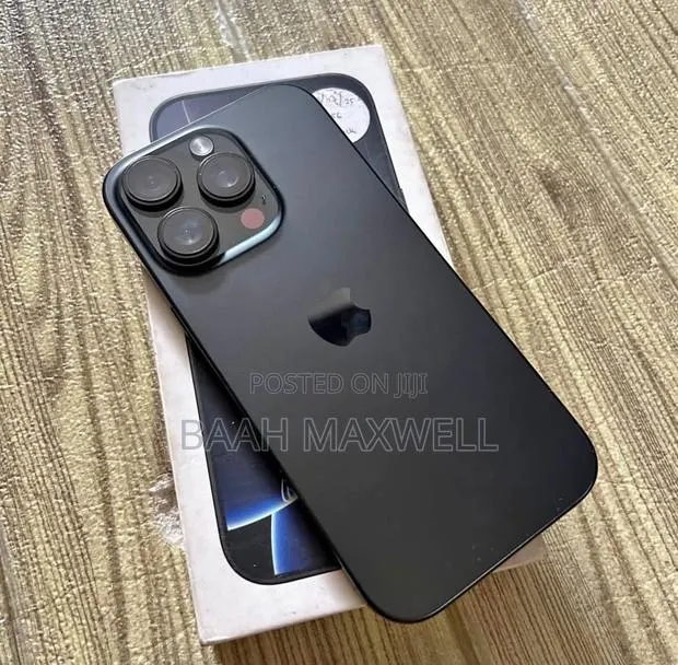 Apple iPhone 16 Pro Max 256 GB Black · Photo 1