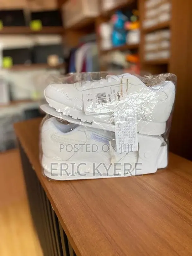 Reebok Classic All White Sneakers · Photo 1