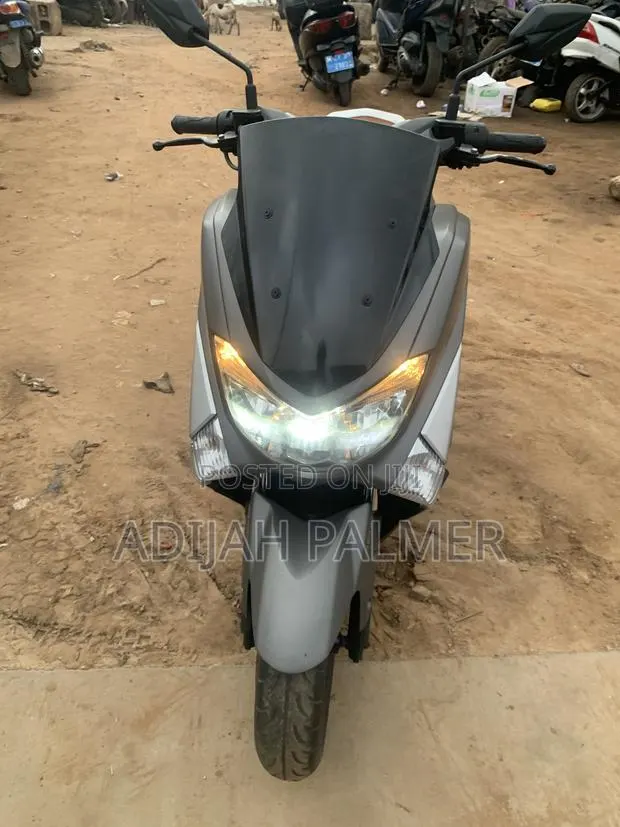 Yamaha NMAX 155 2022 Silver · Photo 1