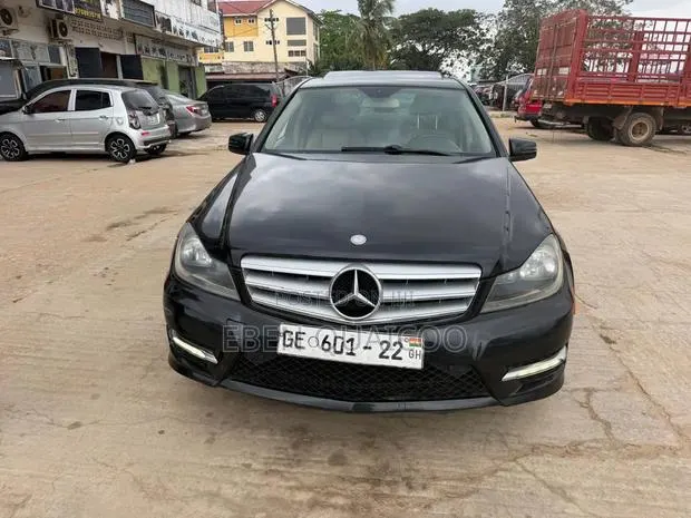 Mercedes-Benz C250 2012 Black · Photo 1