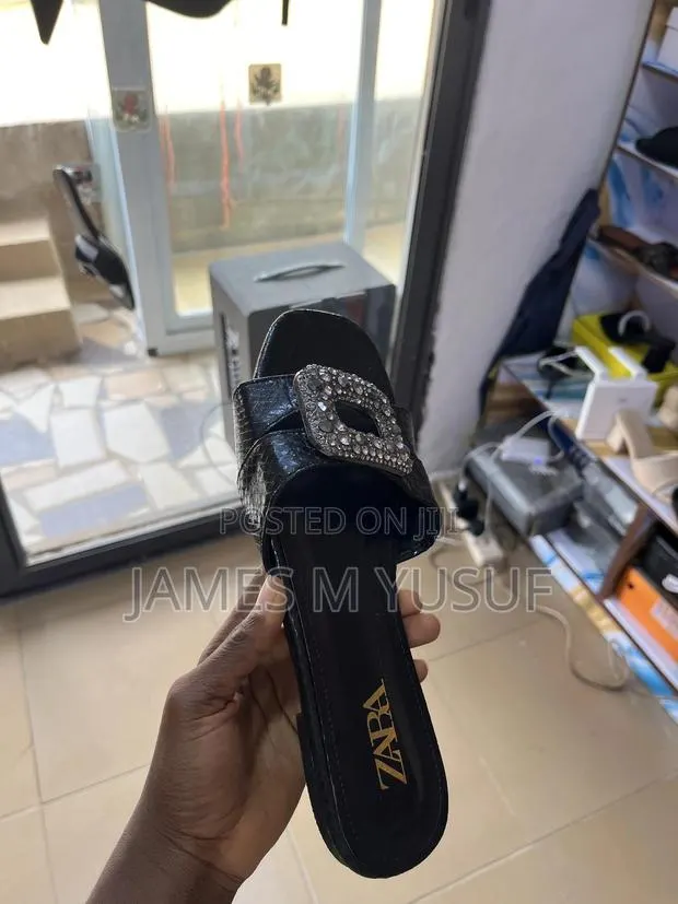 Original Zara Flat Slipper · Photo 1