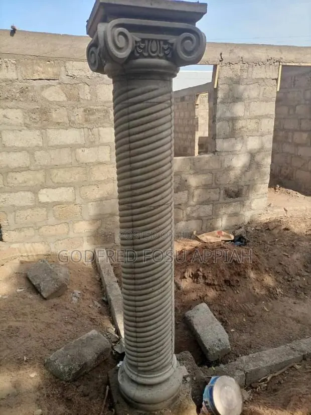 Plastic Column · Photo 1