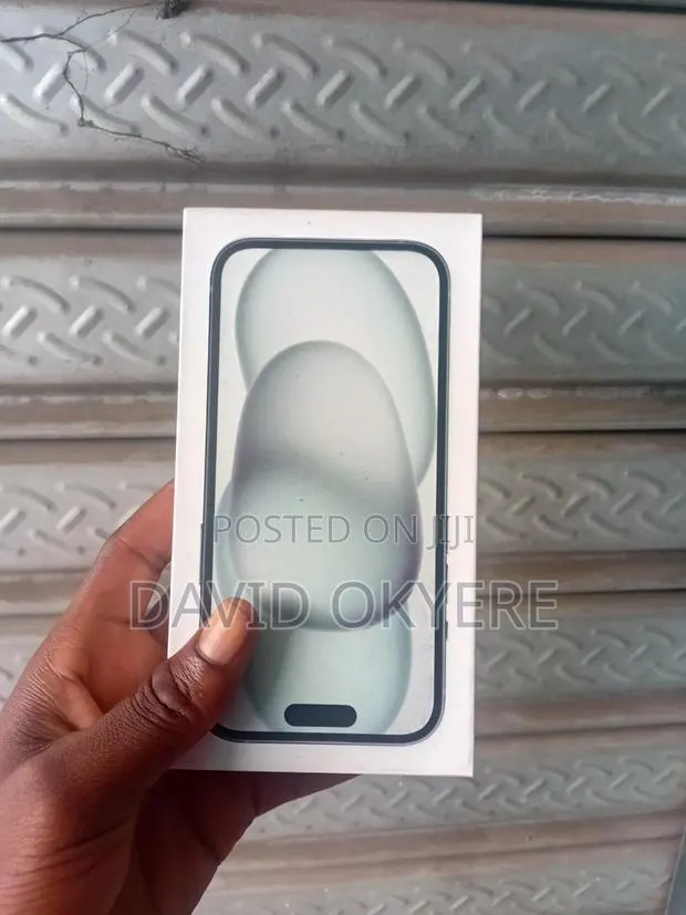 New Apple iPhone 15 128 GB Black · Photo 1