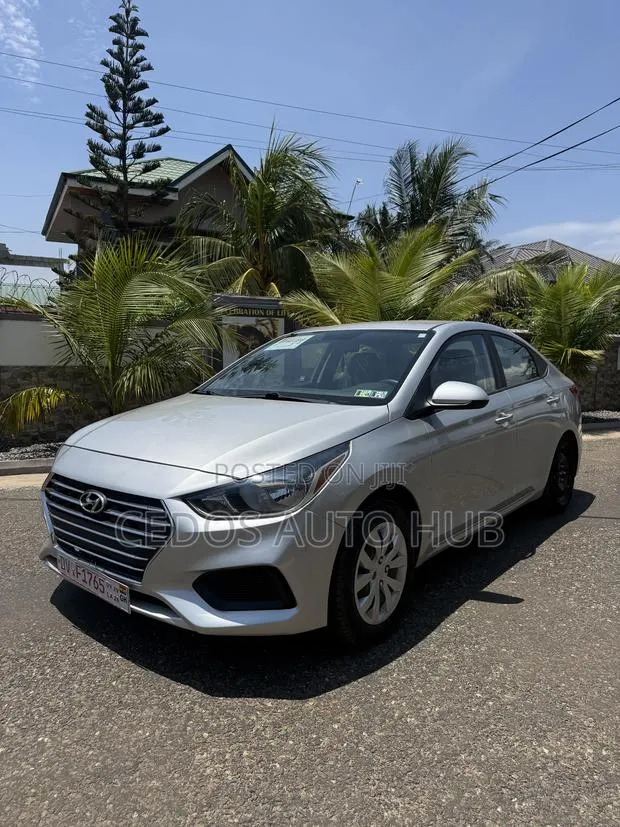 Hyundai Accent 2019 Silver · Photo 1