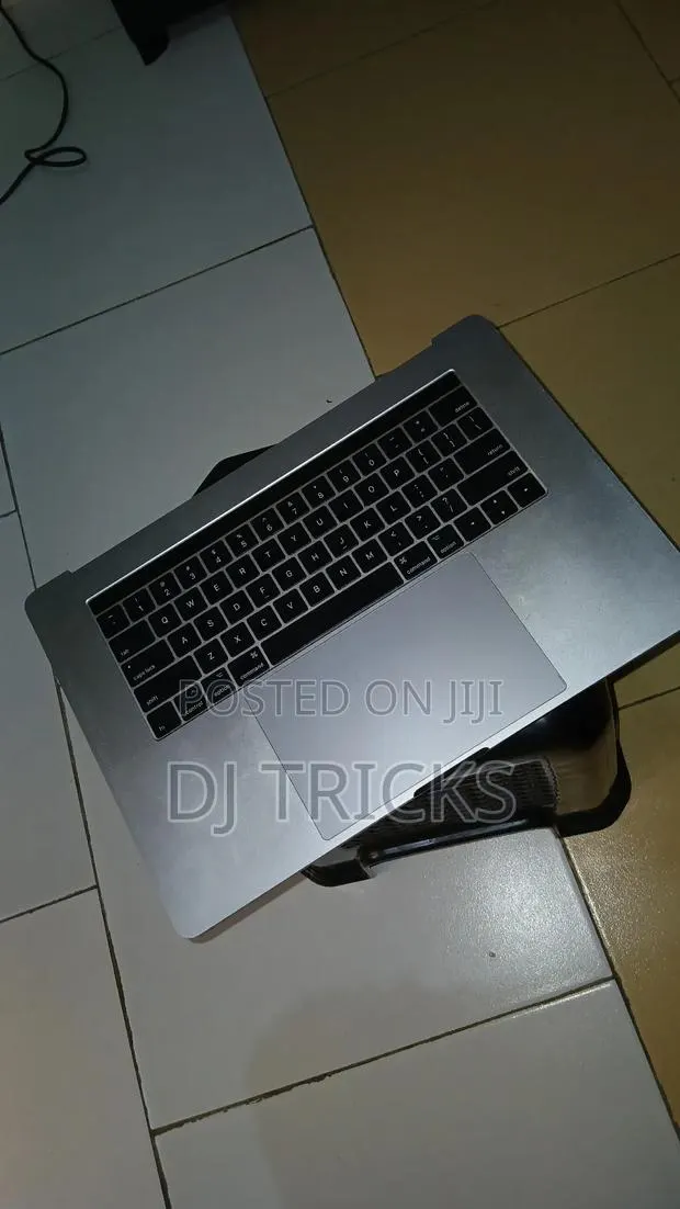 Laptop Apple MacBook Pro 2017 16GB Intel Core i7 SSD 256GB · Photo 1