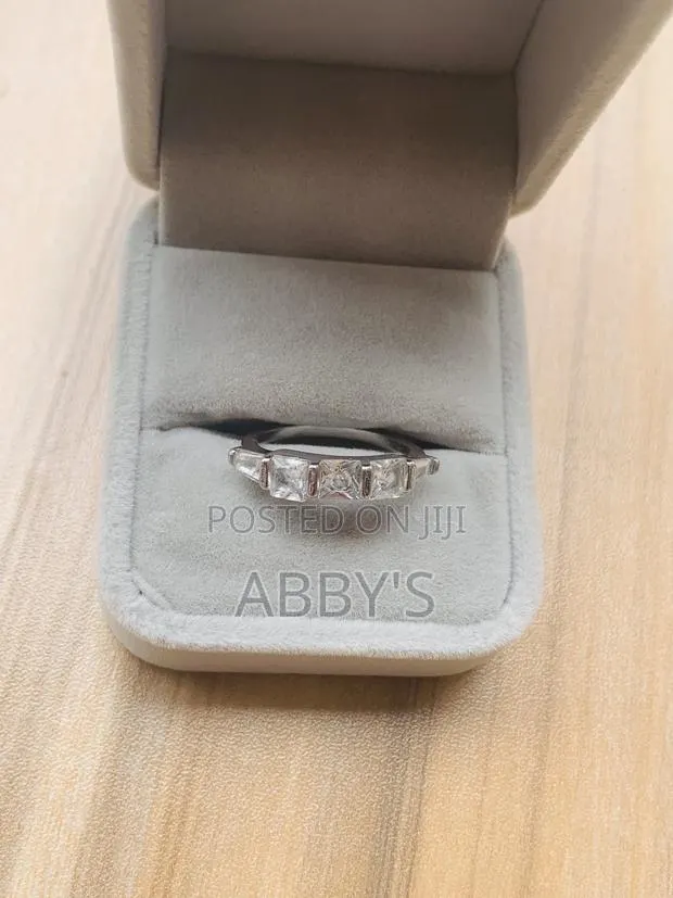 Premium Zirconia Silver Engagement/Promise Ring · Photo 1