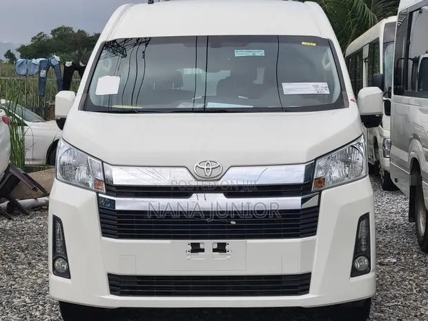 Toyota HiAce 2021 White · Photo 1