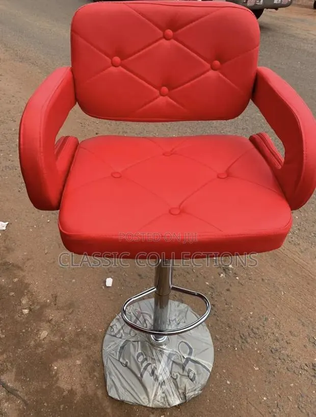 Bar Stool With Armrest · Photo 1
