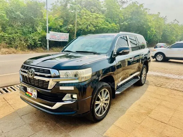 V8S Available for Rent · Photo 3