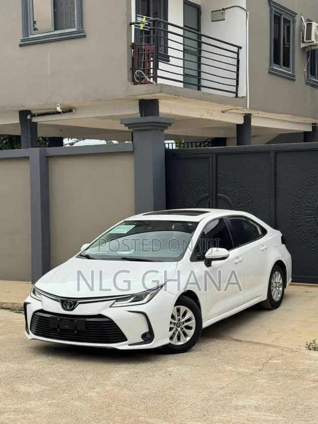New Toyota Corolla 2022 White · Photo 1