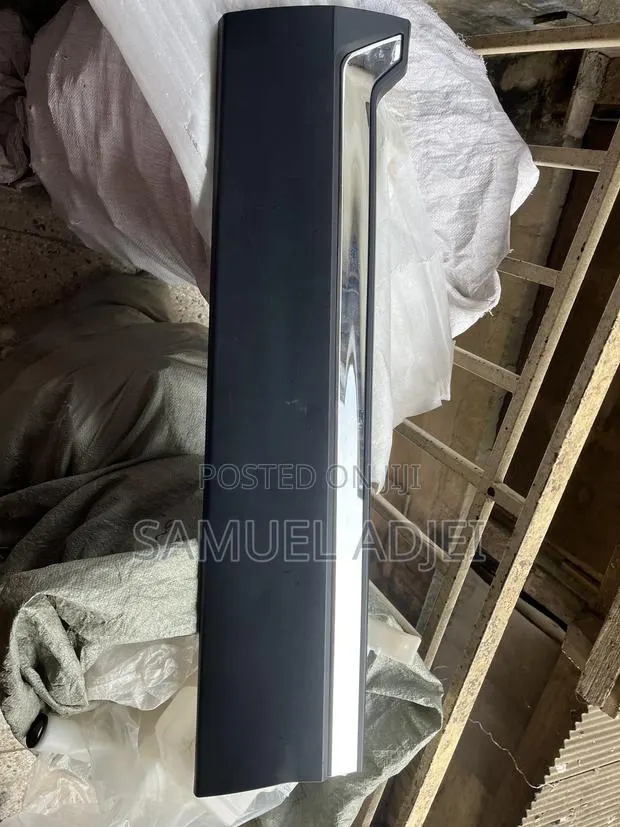 Honda CRV 17 to 2022 Door Moulding Shine. · Photo 1