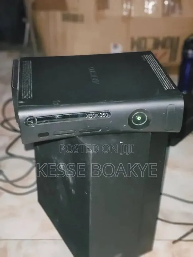 Xbox 360 With No Controller and No Games · Photo 1