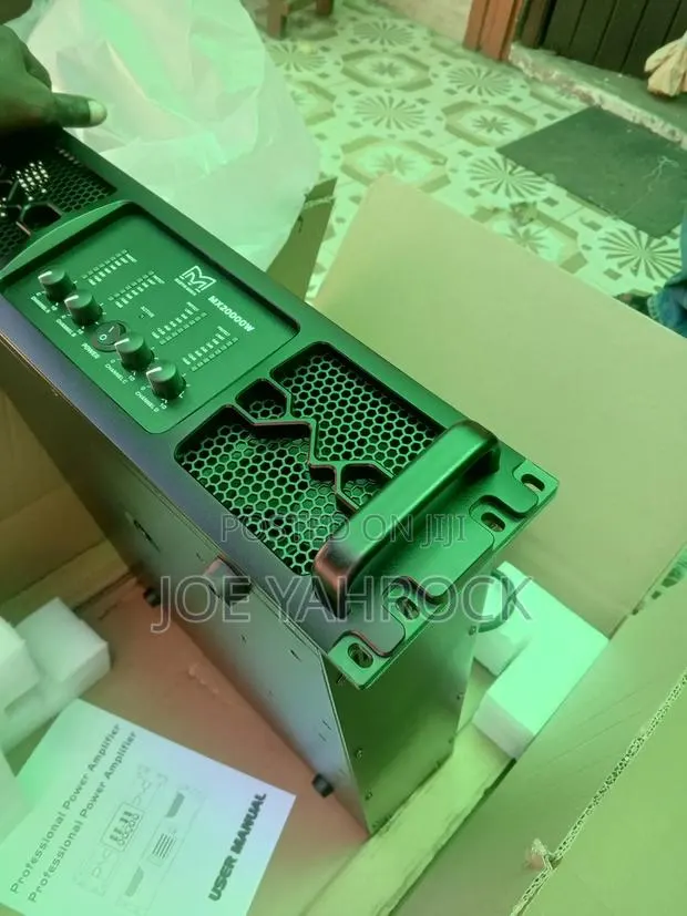 4 Channels Power Sub Martin Audio Amplify · Photo 1