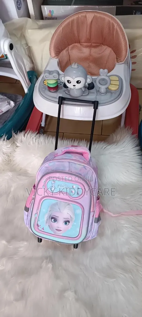 Trolley Bag for Girls · Photo 1