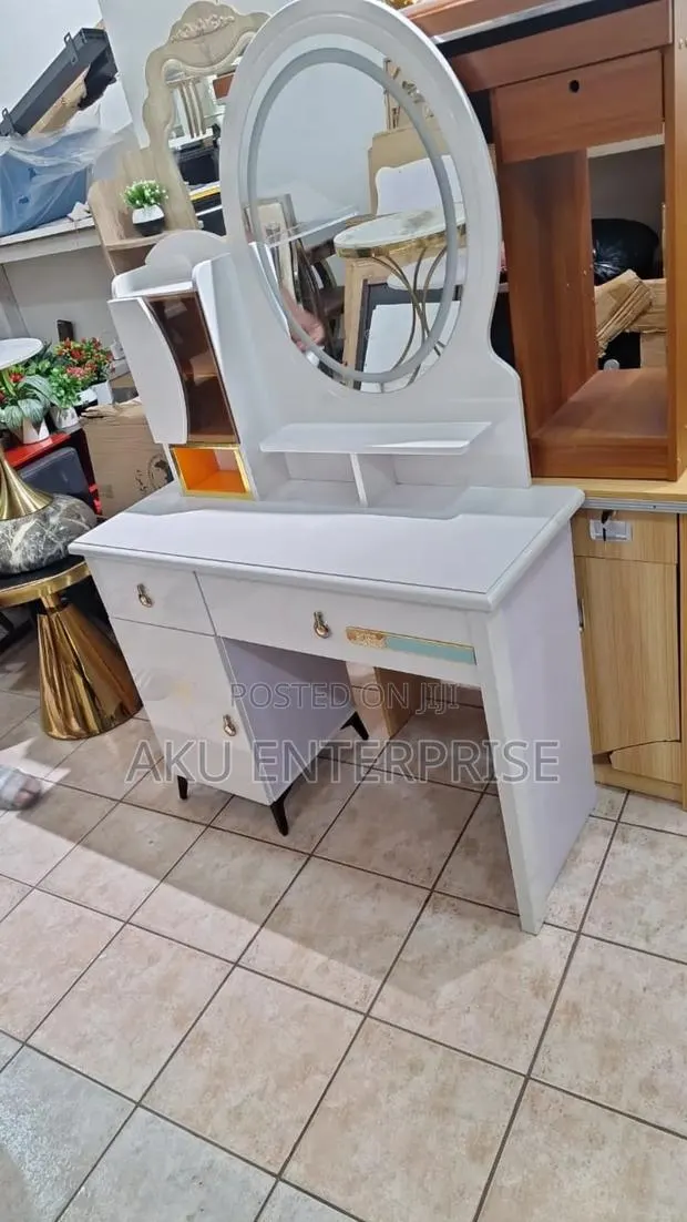 Dressing Mirror Table and Chair With Led Light · Photo 1