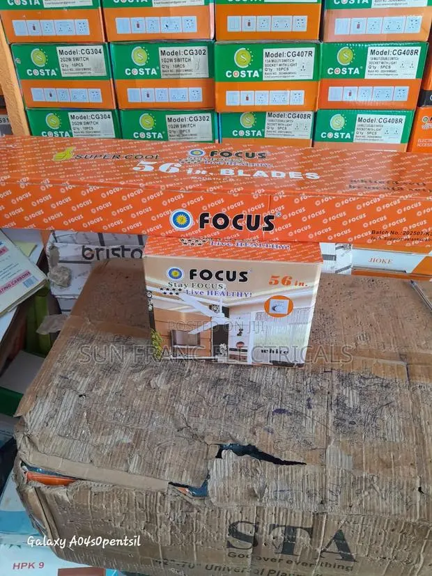 Focus Ceiling Fan Long · Photo 1