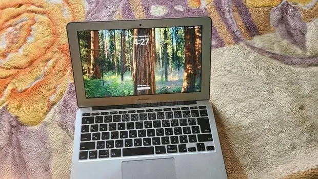 Laptop Apple MacBook Air 4GB Intel Core i5 SSD 128GB · Photo 1