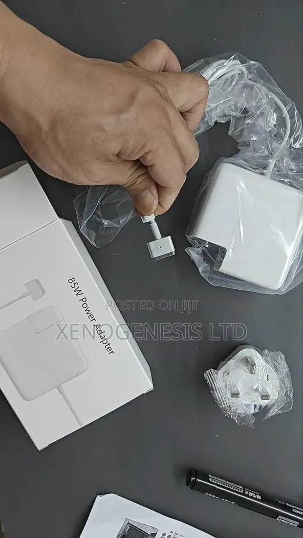 Apple Macbook Air Charger · Photo 1