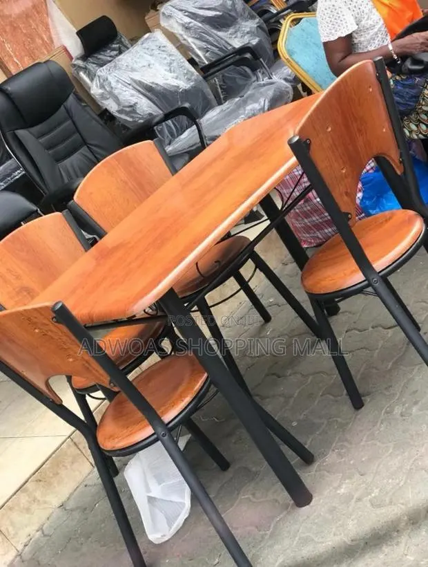 4 Seater Wooden Dining Set · Photo 1