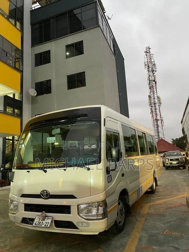 Group Transfers and Chauffeured Airport Pickups and Drop Off · Photo 1