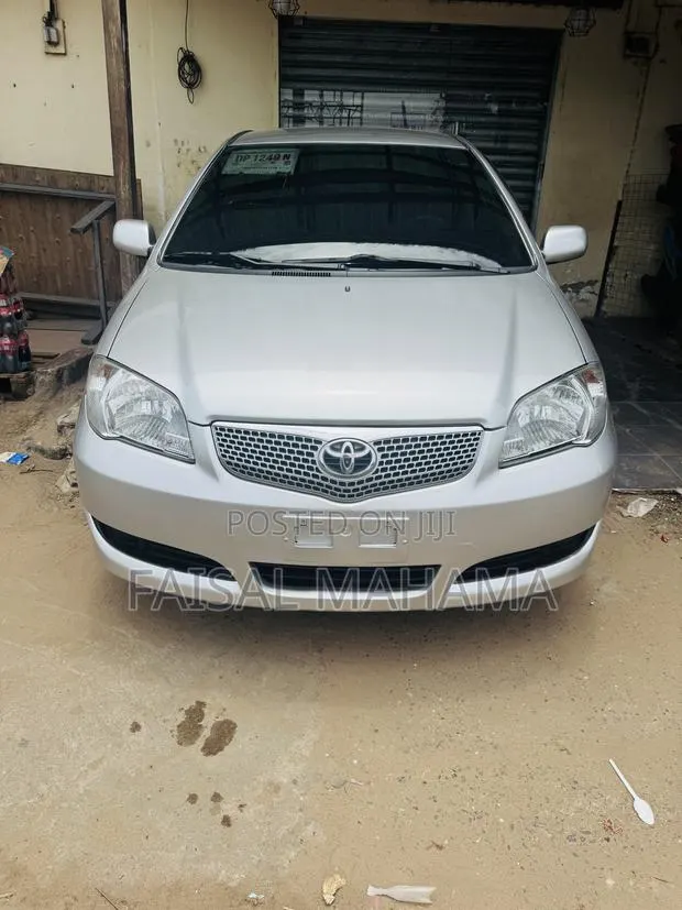 Toyota Vios 2010 Silver · Photo 1