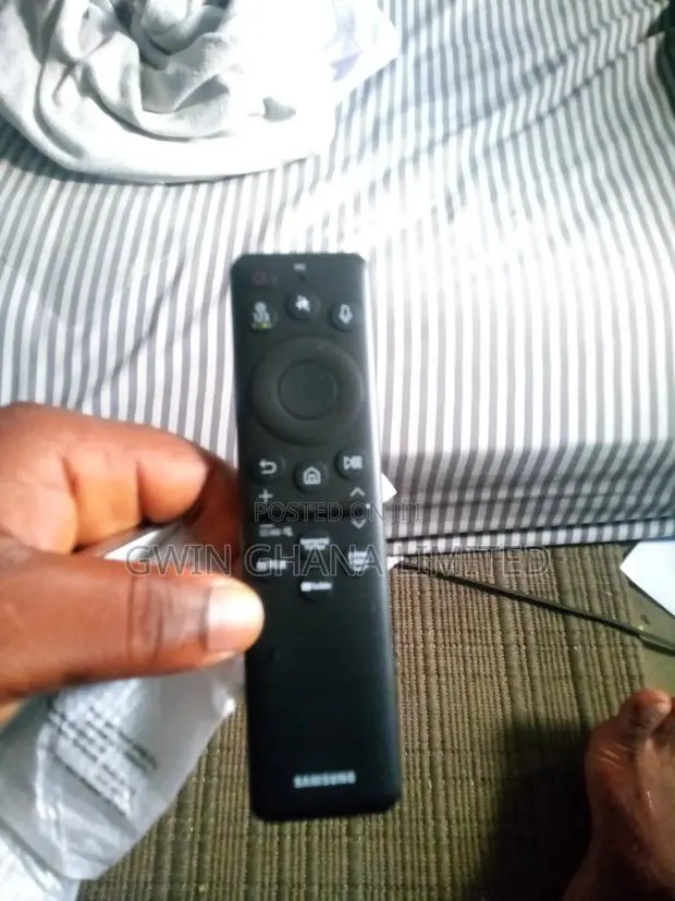 Samsung SolarCell Smart TV Remote Control · Photo 1