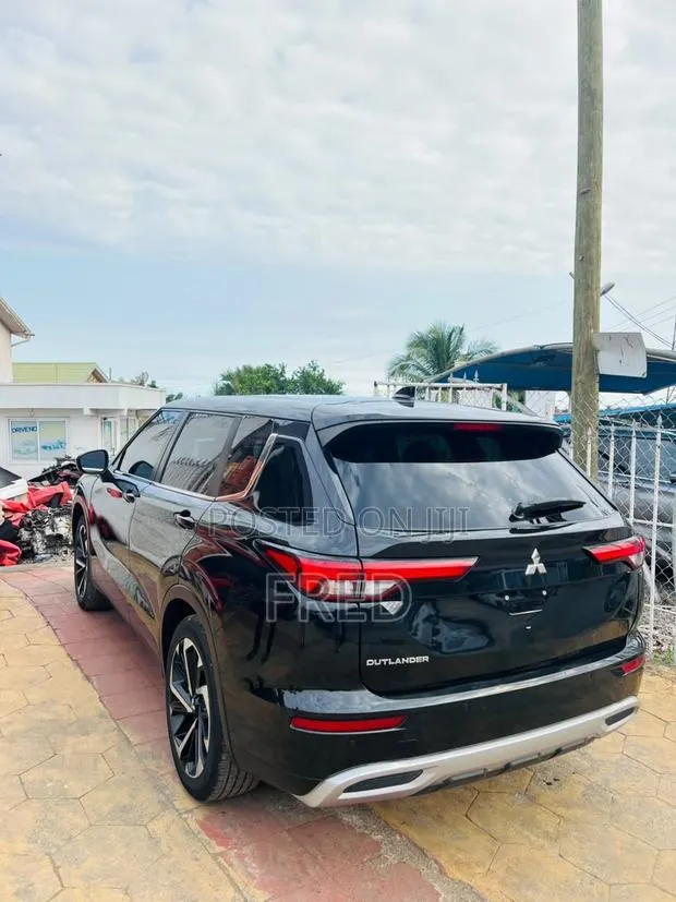 Mitsubishi Outlander SE 2022 Black · Photo 1