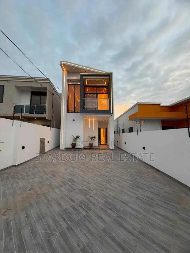3bdrm Duplex in Lakeside Estate for sale · Photo 1