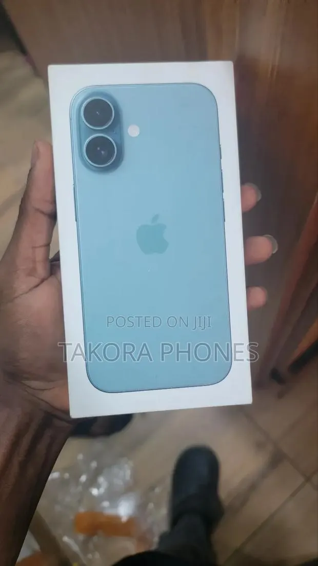 New Apple iPhone 16 128 GB Blue · Photo 1