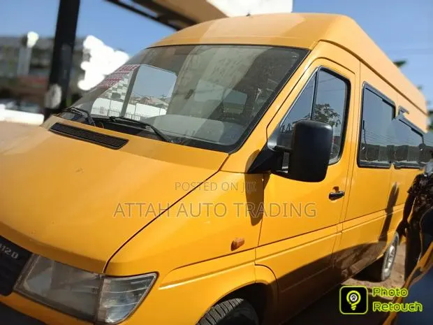 Mercedes-Benz Sprinter 2000 Yellow · Photo 1