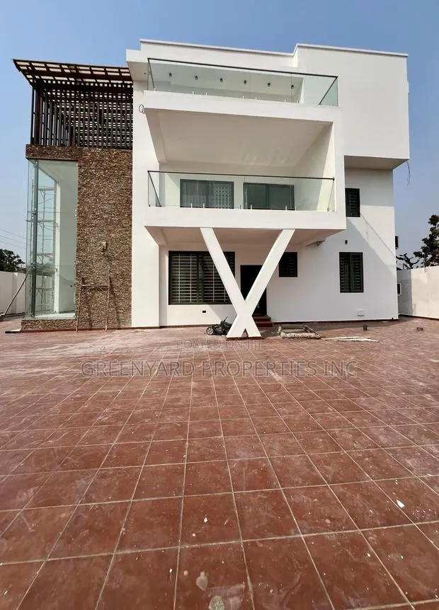 9bdrm Mansion in Trasacco, Adjiriganor for sale · Photo 1