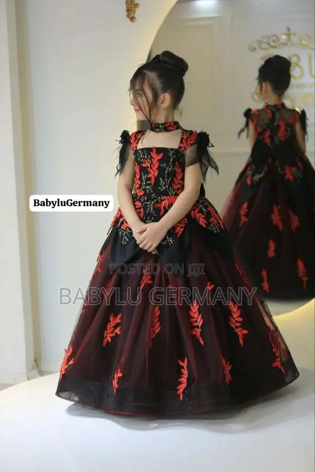 Black Red Turkey Luxury Princess Dress Fascinator · Photo 1