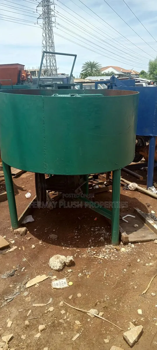 Good Solid Mixer Pan for Sale in Ghana · Photo 1