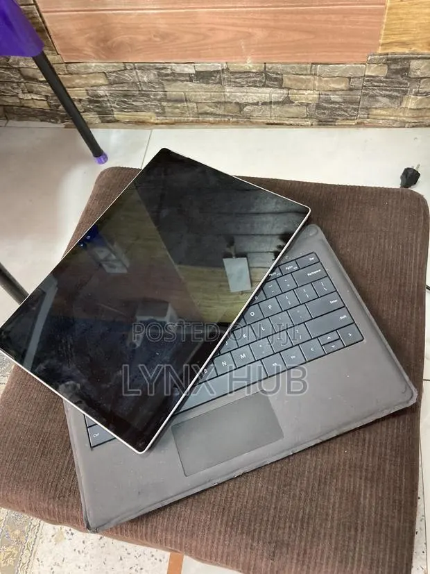 Laptop Microsoft Surface Pro 4 8GB Intel Core i5 SSD 256GB · Photo 1