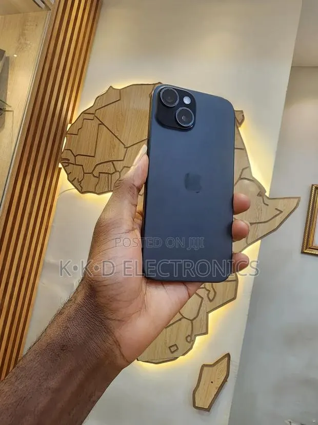 Apple iPhone 15 128 GB Black · Photo 1