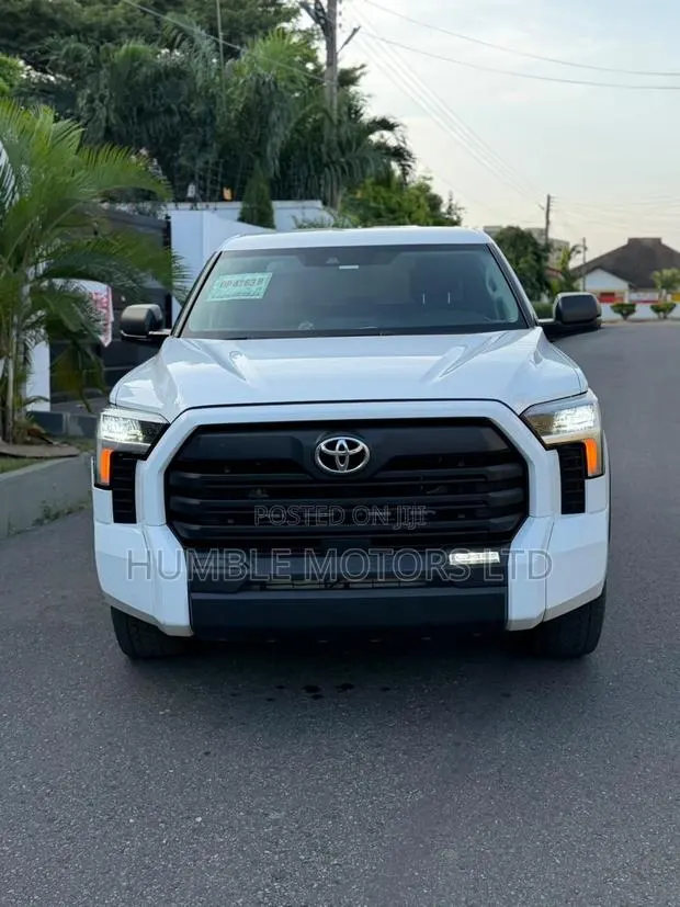 Toyota Tundra 2023 White · Photo 1