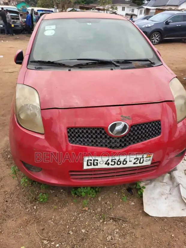 Toyota Vitz 1.3 AWD 3dr 2009 Red · Photo 1