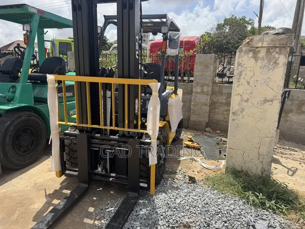 Brand New Forklift Teu (Isuzu Engine) · Photo 1