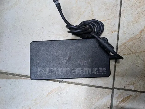 Dell 240 Watts · Photo 1