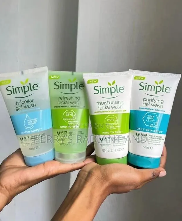 Simple Moisturizing Facial Wash · Photo 1
