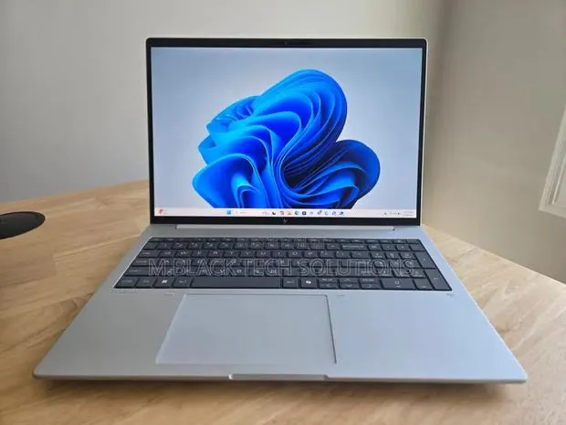 New Laptop HP 16GB AMD Ryzen 5 SSD 512GB
