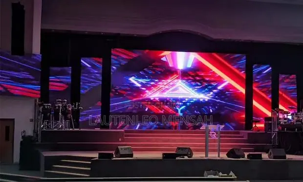 Led Screen Installation and Servicing · Photo 1