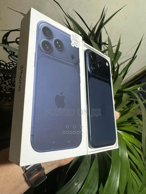 New Apple iPhone 17 Pro Max 512 GB Blue · Photo 1