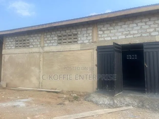 300 SQM Warehouse at Dansoman for Rent · Photo 1