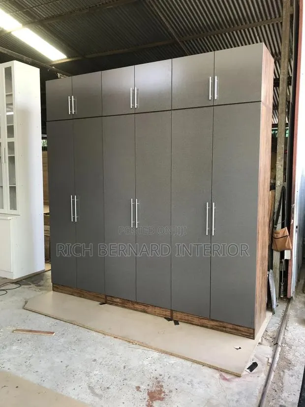 Luxurious Laminated Wardrobe · Photo 1