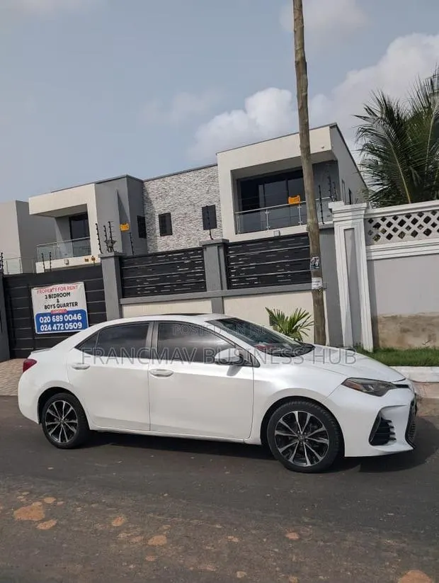 Toyota Corolla SE Special Edition 4dr Sedan (1.8L 4cyl CVT) 2017 Pearl · Photo 1