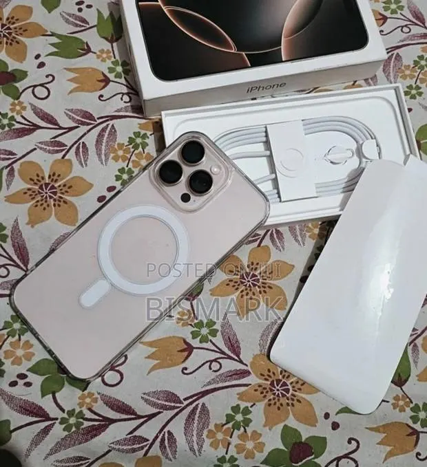 Apple iPhone 16 Pro Max 256 GB Gold · Photo 1