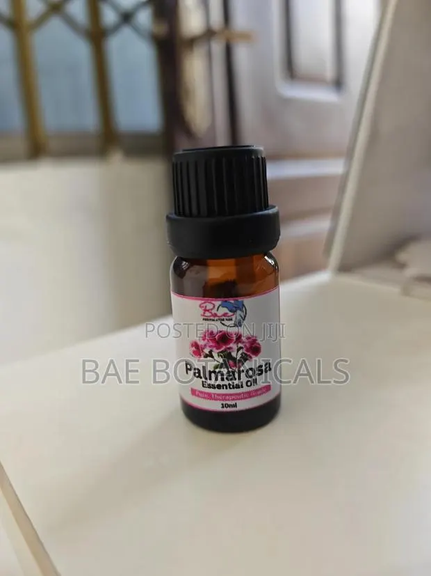 Palmarosa Essential Oil · Photo 1