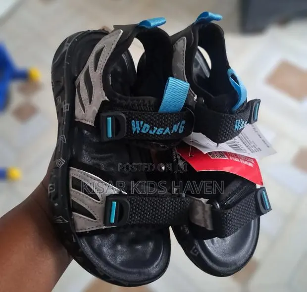 Boys Comfortable Sandals Size 31 · Photo 1